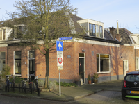 908722 Gezicht op het hoekpand Bollenhofsestraat 125A te Utrecht, met links de Zandhofsestraat.